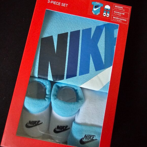 Baby Nike Bodysuit, Hat and Booties 3-PC Box Set Brand New In Box - Picture 4 of 5